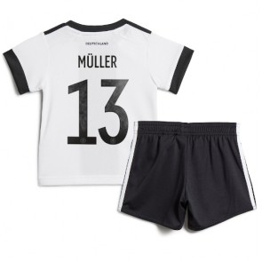 Tyskland Thomas Muller #13 babykläder Hemmatröja barn VM 2022 Korta ärmar (+ Korta byxor)